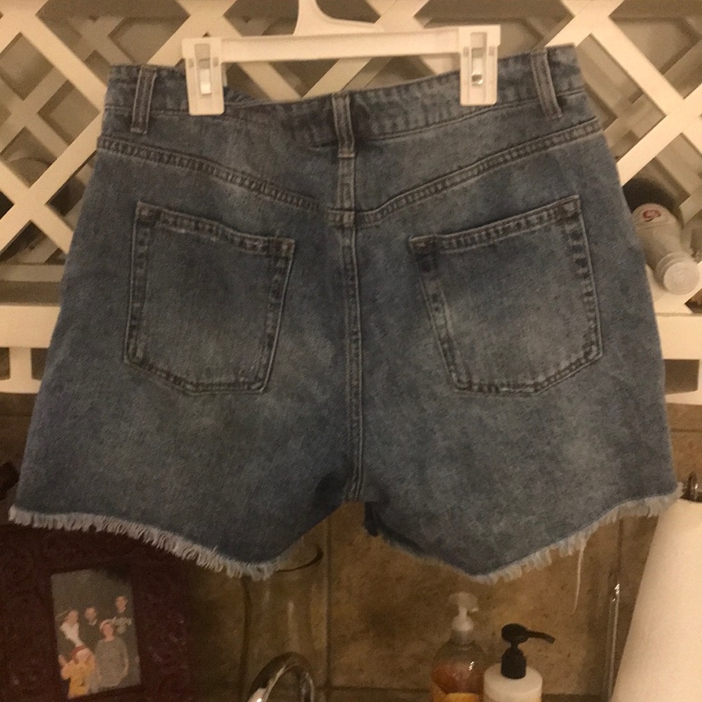 Jean Ripped Shorts - Picture 5 of 5